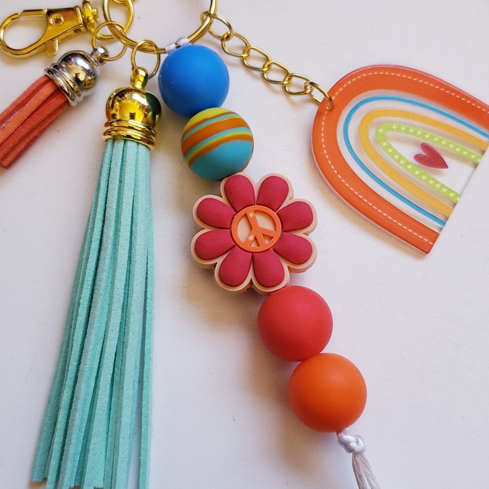Handmade SiIicone Focal Beaded Rainbow 70s Peace Flower Keychain